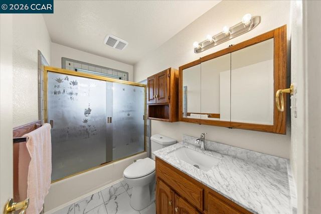 2080 Costa Ct, Pinole, CA 94564