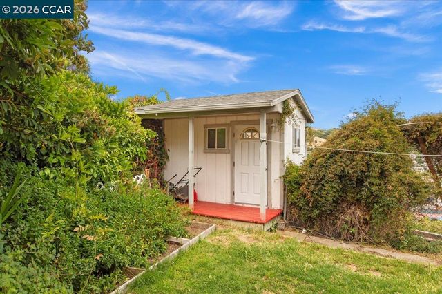 2080 Costa Ct, Pinole, CA 94564