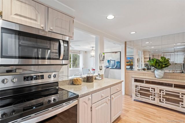 60 Wakefield Avenue, Port Washington, NY 11050