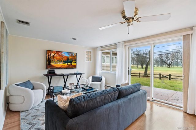 60 Wakefield Avenue, Port Washington, NY 11050