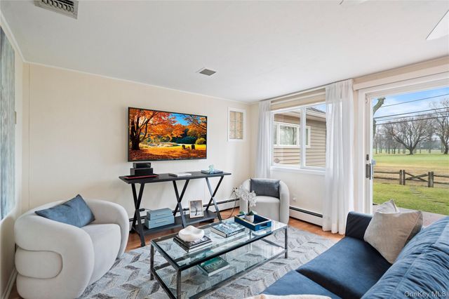 60 Wakefield Avenue, Port Washington, NY 11050