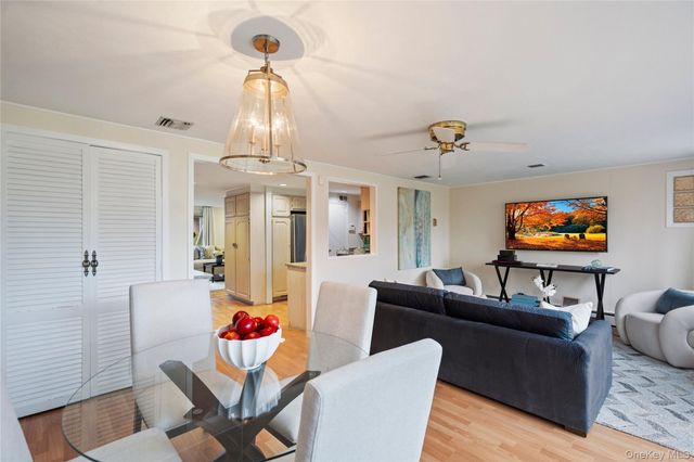 60 Wakefield Avenue, Port Washington, NY 11050