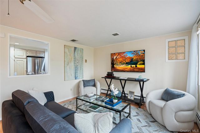 60 Wakefield Avenue, Port Washington, NY 11050