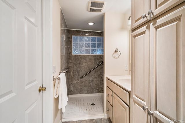 60 Wakefield Avenue, Port Washington, NY 11050