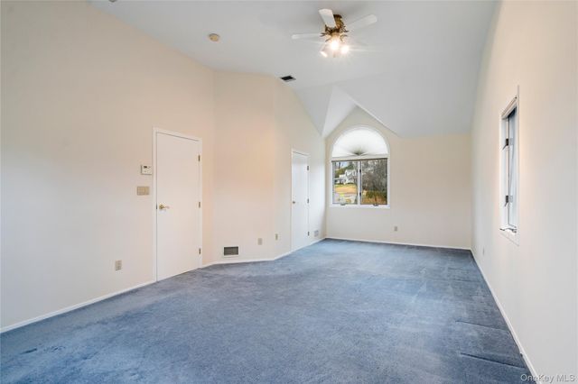 60 Wakefield Avenue, Port Washington, NY 11050