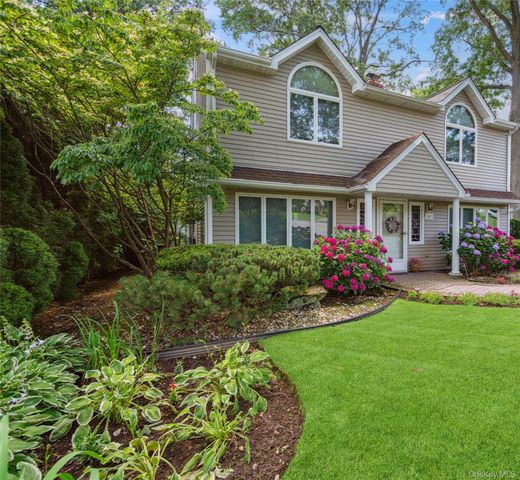 60 Wakefield Avenue, Port Washington, NY 11050