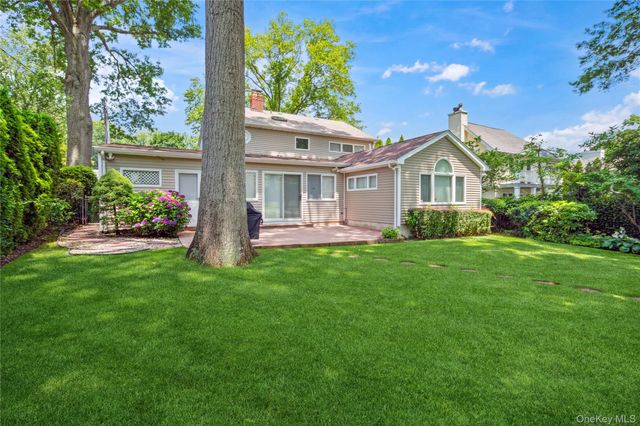 60 Wakefield Avenue, Port Washington, NY 11050