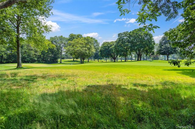 60 Wakefield Avenue, Port Washington, NY 11050