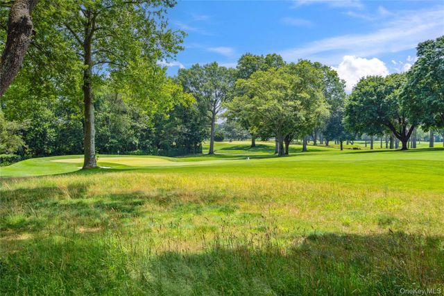 60 Wakefield Avenue, Port Washington, NY 11050