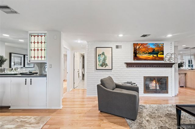 60 Wakefield Avenue, Port Washington, NY 11050