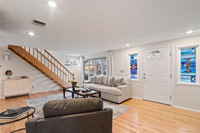 60 Wakefield Avenue, Port Washington, NY 11050