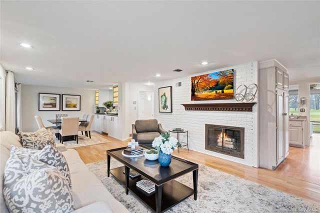 60 Wakefield Avenue, Port Washington, NY 11050