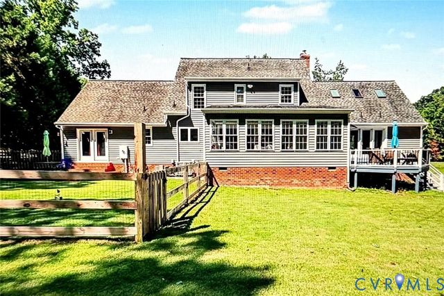 7101 N Hairpin Dr, Quinton, VA 23141