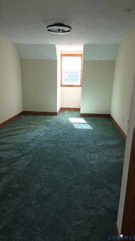7101 N Hairpin Dr, Quinton, VA 23141