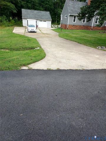7101 N Hairpin Dr, Quinton, VA 23141