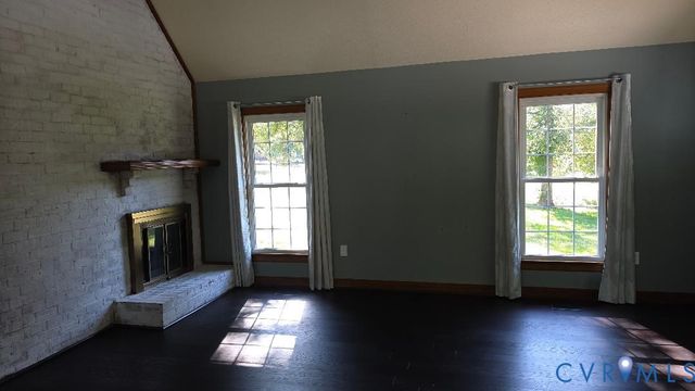 7101 N Hairpin Dr, Quinton, VA 23141