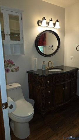 7101 N Hairpin Dr, Quinton, VA 23141