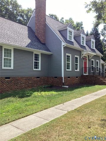 7101 N Hairpin Dr, Quinton, VA 23141