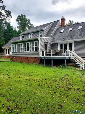 7101 N Hairpin Dr, Quinton, VA 23141