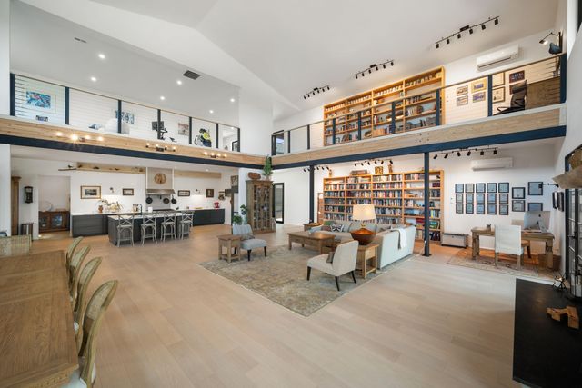 10 Roll Top Circle, Cape Fair, MO 65624