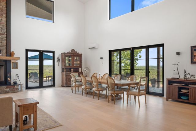 10 Roll Top Circle, Cape Fair, MO 65624