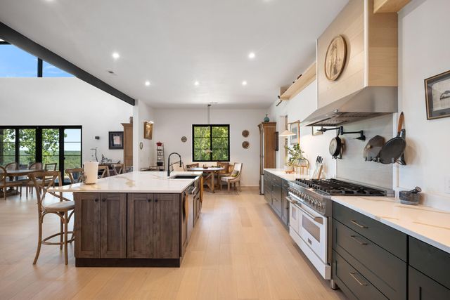 10 Roll Top Circle, Cape Fair, MO 65624