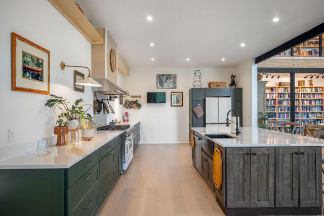 10 Roll Top Circle, Cape Fair, MO 65624