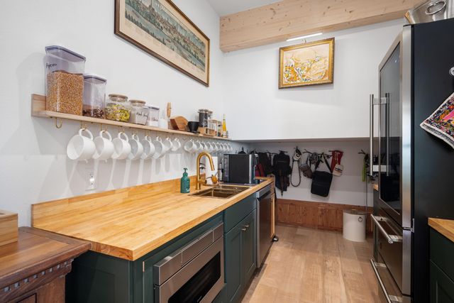 10 Roll Top Circle, Cape Fair, MO 65624