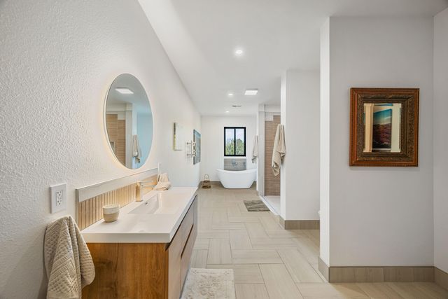 10 Roll Top Circle, Cape Fair, MO 65624