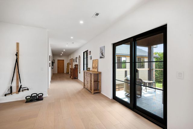 10 Roll Top Circle, Cape Fair, MO 65624