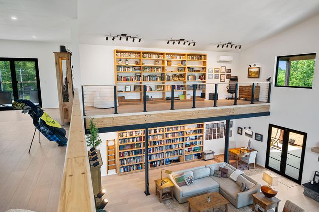 10 Roll Top Circle, Cape Fair, MO 65624