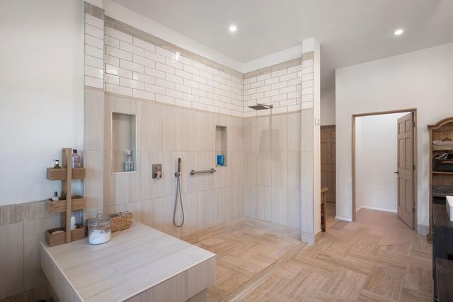 10 Roll Top Circle, Cape Fair, MO 65624