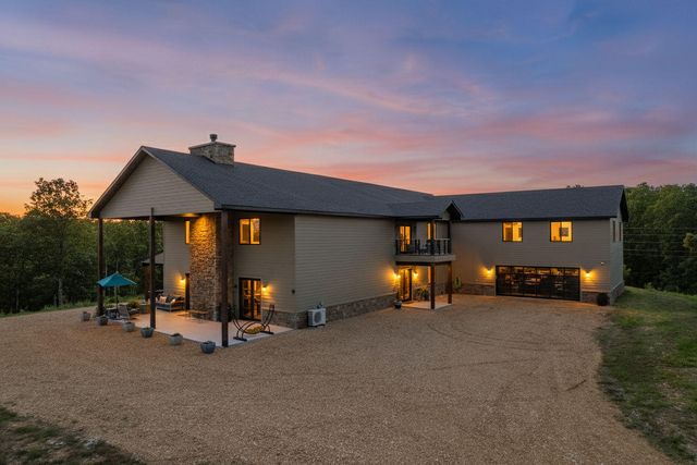 10 Roll Top Circle, Cape Fair, MO 65624