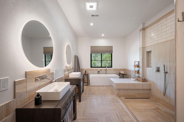 10 Roll Top Circle, Cape Fair, MO 65624