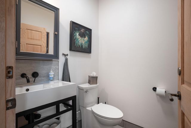 10 Roll Top Circle, Cape Fair, MO 65624