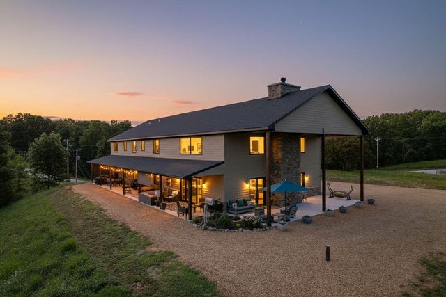 10 Roll Top Circle, Cape Fair, MO 65624