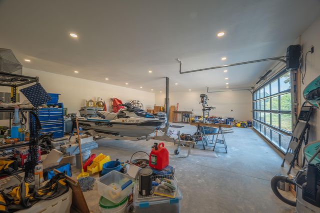 10 Roll Top Circle, Cape Fair, MO 65624