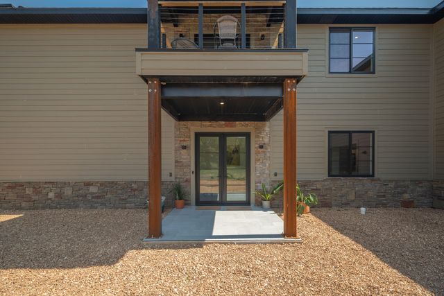 10 Roll Top Circle, Cape Fair, MO 65624