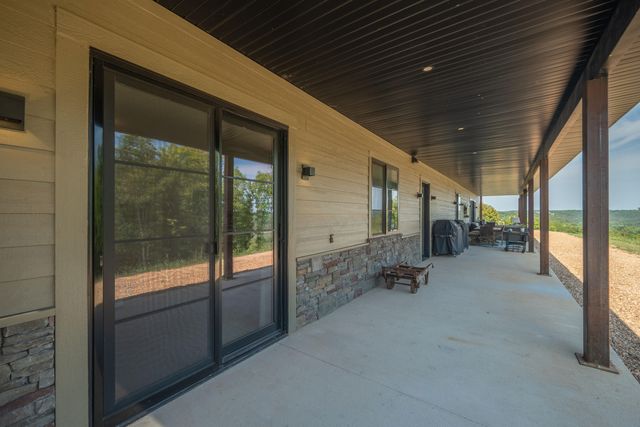 10 Roll Top Circle, Cape Fair, MO 65624