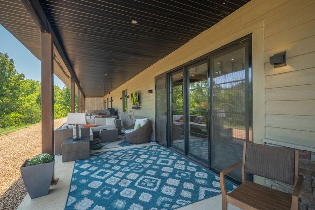 10 Roll Top Circle, Cape Fair, MO 65624