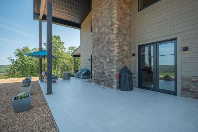 10 Roll Top Circle, Cape Fair, MO 65624