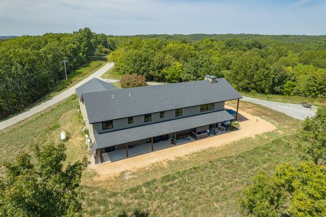 10 Roll Top Circle, Cape Fair, MO 65624