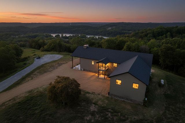 10 Roll Top Circle, Cape Fair, MO 65624