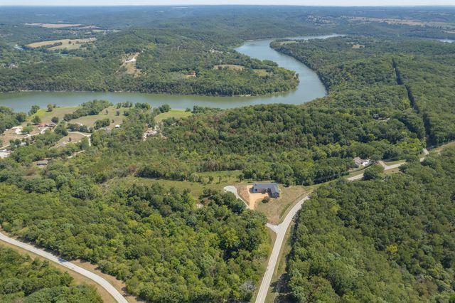 10 Roll Top Circle, Cape Fair, MO 65624