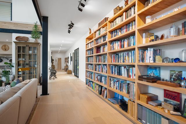 10 Roll Top Circle, Cape Fair, MO 65624