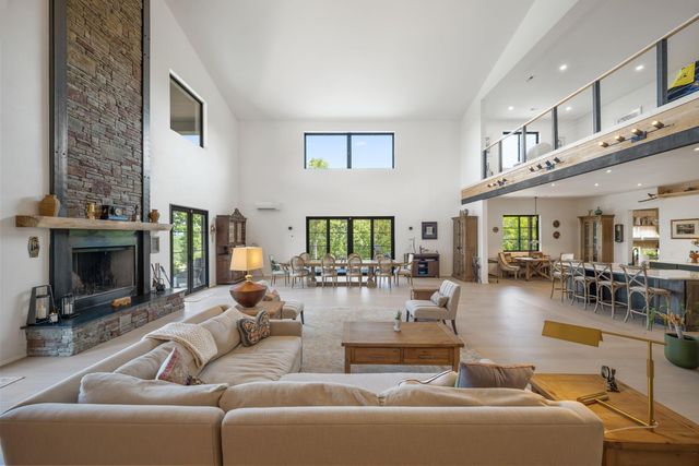 10 Roll Top Circle, Cape Fair, MO 65624