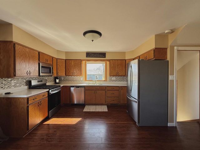 9321 STATE ROAD 21, Omro, WI 54963