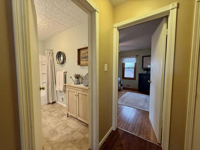 9321 STATE ROAD 21, Omro, WI 54963