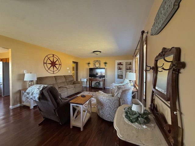 9321 STATE ROAD 21, Omro, WI 54963