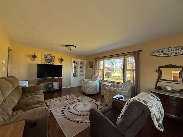 9321 STATE ROAD 21, Omro, WI 54963